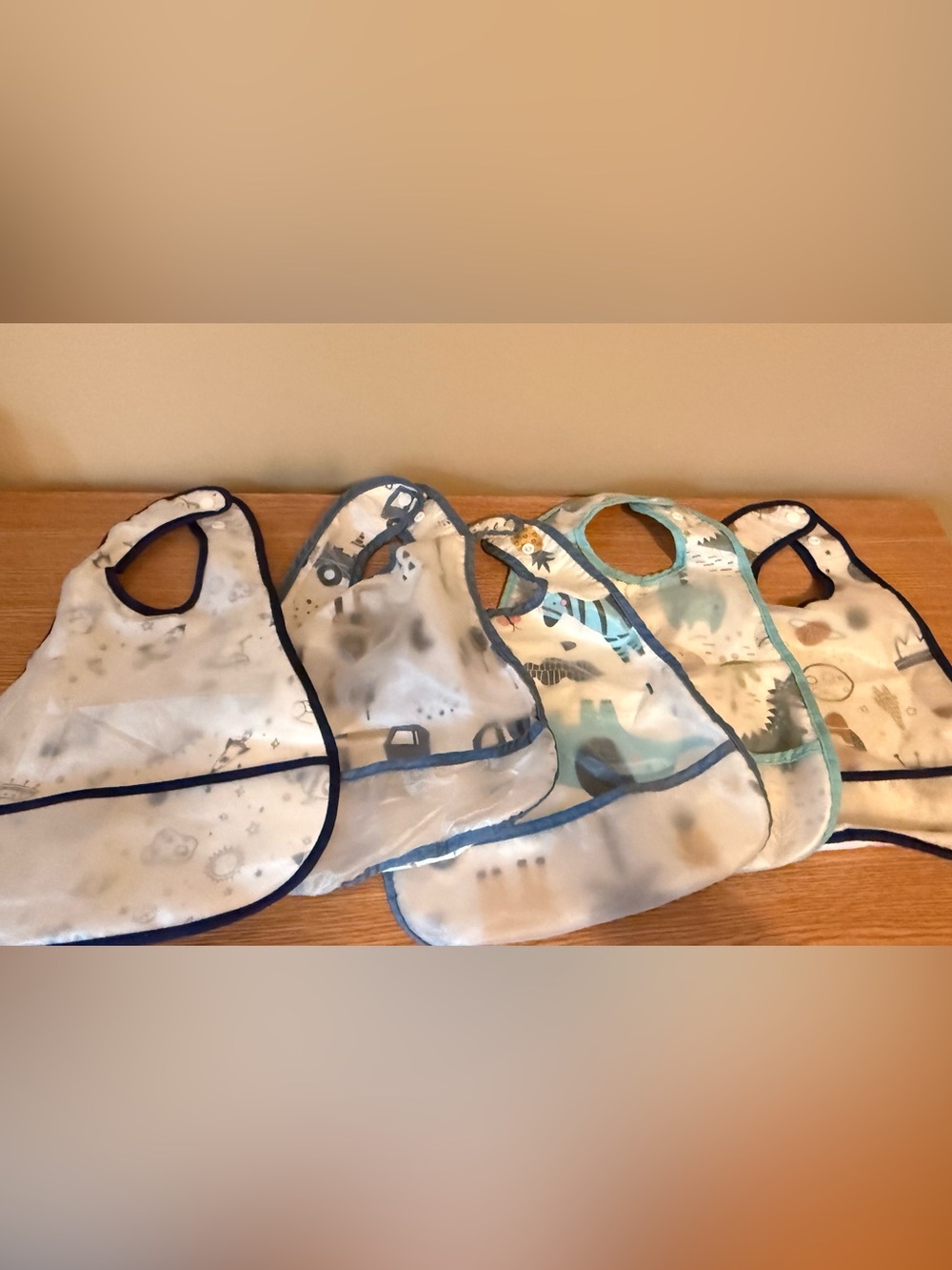 A waterproof bib set with five pieces
